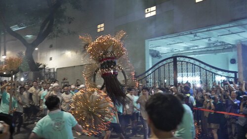 Marking the start of Autumn in Hong Kong, September was a month filled with vibrant events. People across the city enjoyed the cultural festivities of the Mid-Autumn Festival including lantern carnivals and fire dragon dance plus a new thematic drone show, while sports fans… https://t.co/8V15fJAlcZ https://t.co/tKnPdYV34s