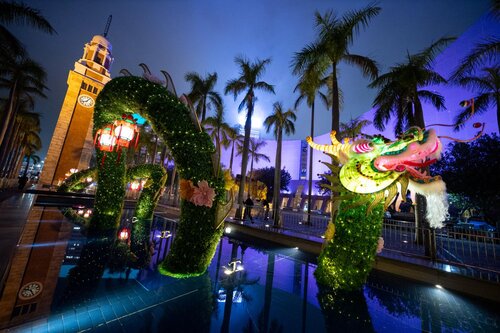 The Lunar New Year Lantern Display is on Hong Kong Cultural Centre Piazza in Tsim Sha Tsui, Kowloon (till Feb 25). The centerpiece is a giant paper-crafted green dragon, symbolising the vitality of spring. Enjoy the festive scene and look ahead to a prosperous Year of the Dragon! https://t.co/d6VXQYoTkX