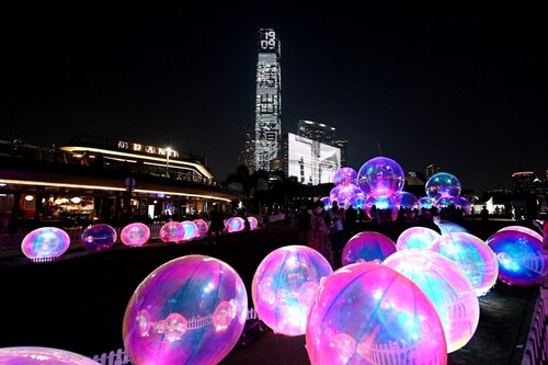 Bubble fun! Pop by the West Kowloon Waterfront Promenade to see “Ephemeral”, a world-class international light and sound installation featuring giant translucent rainbow-hued bubbles (Mar 22 - Apr 7). https://t.co/zH5SKz9f4f