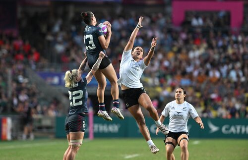 The #HK7s returned to its best as New Zealand retained their men’s and women’s crowns while local heroes Hong Kong clinched the men’s Melrose Claymores title in a packed HK Stadium. It was a perfect boost for the Kiwis ahead of the #ParisOlympics this summer. https://t.co/ITTlFoFMUi