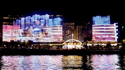 This massive outdoor art installation takes audiences on a Van Gogh-inspired multisensory journey in front of the Tsim Sha Tsui Clock Tower; while "Chromaflux" showcases digital moving images at the Façade of Tsim Sha Tsui Centre and Empire Centre. https://t.co/bElQAXaJMi