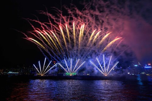 To celebrate Dragon Boat Festival, a drone performance will be held at the Wan Chai Harbourfront area next Monday (Jun 10, from 8pm). And on June 15, a pyrotechnic display will light up Victoria Harbour to herald the first day of the Hong Kong International Dragon Boat Races. https://t.co/FFaQNgx27u
