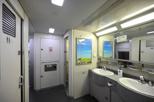 Passengers enjoyed the convenience and comfort of the maiden sleeper train journeys from #HongKong West Kowloon Station to their chosen destinations. The new services aim to enhance cross-boundary business and social exchanges.   #XRL #highspeedrail #sleepertrain https://t.co/1P7mxLIheF