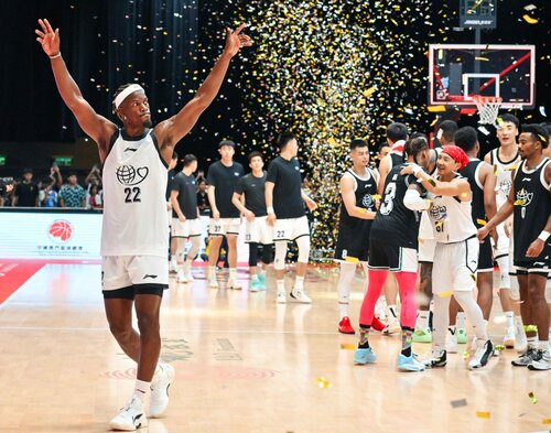 Star turn! A sprinkling of @NBA All-Stars thrilled fans with dynamite dunks, pinpoint passes and dancing dribbles, as a team of NBA stars put on a sizzling show to win 128-104 against a selection of top Chinese Basketball Association players at the 12th Yao Foundation charity… https://t.co/ELRDxZ3HAB https://t.co/Vs6QzVVILP