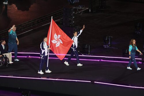 Well done Team Hong Kong, China at the #ParisParalympicGames! Fellow silver medalists Chan Ho-yuen (badminton) and Chan Yui-lam (swimming) carried the HKSAR flag and joined teams from around the world for a spectacular closing ceremony yesterday (Sep 8, Paris time).Our amazing… https://t.co/UgG3cuON1R https://t.co/bXZvZxUnRE