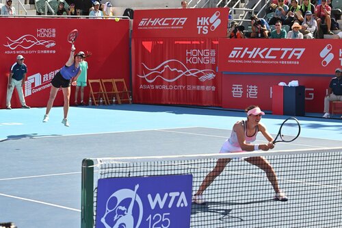 Victoria Park Victors! Congrats to unseeded Aussie Ajla Tomljanovic who kept her cool on a hot day at Victoria Park to win the Prudential Hong Kong Tennis 125 final (Oct 6) with a nail-biting 4-6, 6-4, 6-4 triumph over powerful No.6 seed Carla Tauson of Denmark. Earlier, the… https://t.co/Cyh1cdTUvH https://t.co/rpiQQzNPqZ