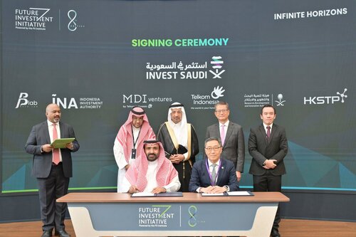 Exploring investment opportunities and forging business links with the Middle East topped Financial Secretary Paul Chan's agenda on his visit to Riyadh, Saudi Arabia. Attending the Future Investment Initiative yesterday (Oct 29), Mr Chan highlighted how the city could provide… https://t.co/z82NoGRn0q https://t.co/zCCTIxhkKP