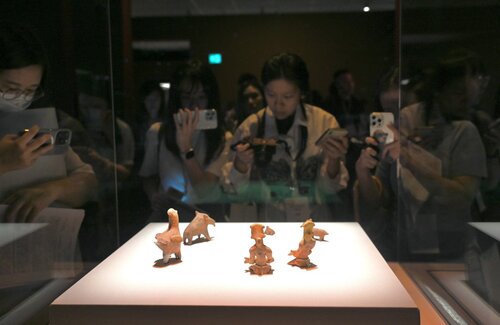 Did you know that Chinese civilisation is the only ancient civilisation that has continuously developed to the present day? Find out more at “The Origins of Chinese Civilisation” exhibition (till Feb 7, 2025) at the Hong Kong Palace Museum. Featuring nearly 110 precious… https://t.co/U0RkLo3htI https://t.co/8wD4d2wHMC