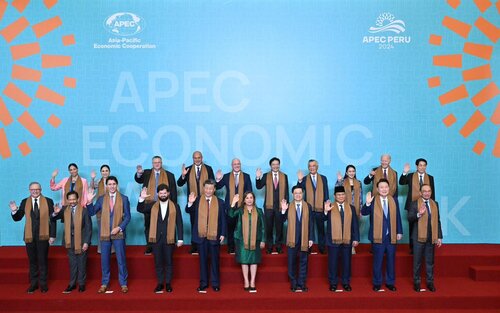 Hong Kong strengthening APEC collaboration! Chief Executive John Lee continued his visit to Lima, Peru (Nov 16) and attended the 31st Asia-Pacific Economic Cooperation (APEC) Economic Leaders' Meeting to exchange views with leaders of other economies. He expressed his hope to… https://t.co/23iNQoFRyU https://t.co/p27Jd3QPZo