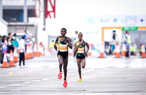 Runway success! Nearly 11,000 local and overseas runners took part in the Hong Kong International Airport•Standard Chartered Hong Kong Marathon: Three-Runway System 10km International Race (Nov 17) to celebrate the imminent launch of three-runway operations at the airport. As… https://t.co/IxEy7YmoQZ https://t.co/qN6OIpVKm6