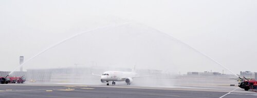 A flying start to 2025! China's first home-grown C919 passenger jet made its inaugural scheduled commercial flight outside the Mainland, touching down at Hong Kong International Airport on New Year's Day. The narrow-body C919, operated by China Eastern Airlines, took up a daily… https://t.co/kQGJWxYWPU https://t.co/mphT99ZSJp