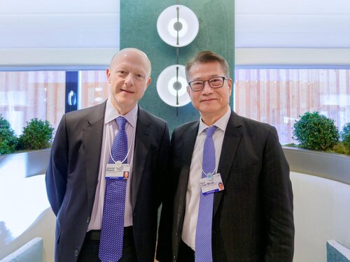 Hong Kong's role as a "super connector and "super value-adder" promoted in Davos! Financial Secretary Paul Chan, who is attending the World Economic Forum Annual Meeting in Davos, Switzerland, met various influential leaders from around the world yesterday (Jan 21). Mr Chan… https://t.co/1ztKpbLWwA https://t.co/D3zkqUFi2B