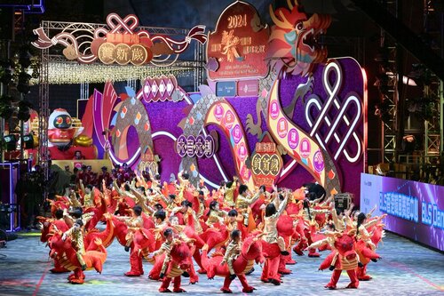 Get ready for a spectacular parade! The Cathay International Chinese New Year Night Parade, themed "Unfold a Year of Good Fortune", will welcome the first day of the Year of the Snake in Tsim Sha Tsui (Jan 29), kicking off a slew of seasonal celebrations across Hong Kong.… https://t.co/PnpXrlzJHx https://t.co/OgYEVlxn3V