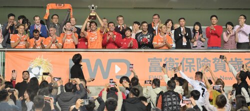 Football legends kick off the Year of the Snake in style! The Chinese New Year Cup drew a large crowd to the Hong Kong Stadium yesterday (fourth day of Chinese New Year). The World Legends team, including Kaká, Rivaldo, Paul Scholes, Cafu and David Silva beat Hong Kong Legends… https://t.co/iudUcYBLzL https://t.co/iL8ArP8oY8