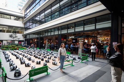 PANDA GO! FEST is in full swing at Central Market until Mar 6, with nearly 200 adorable panda sculptures greeting visitors at the historic venue. Don’t miss #HongKong’s largest #panda-themed exhibition and the perfect opportunity to take a selfie with the cute display! https://t.co/aiXxn9tFTq