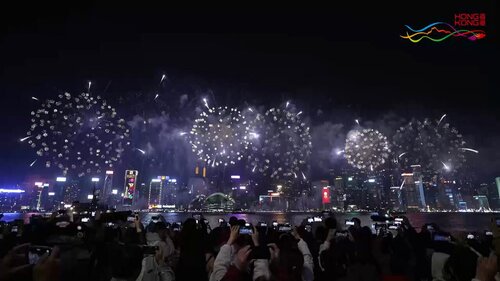 Heralding the start of the Year of the Dragon, the 23-minute extravaganza, presented in eight scenes, included the auspicious number “8” in gold and red colours to signify endless wealth and fortune. Kung Hei Fat Choi! https://t.co/Ja0ykmEe2v