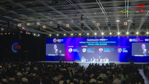 The inaugural Global Talent Summit (May 7 – 8) attracted some 4,900 attendees to share the latest talent development trends and talent scouting strategies. The concurrent CareerConnect Expo drew over 8,600 people. Some shared what's appealing about working in Hong Kong. Watch: https://t.co/79KwCnRFd0