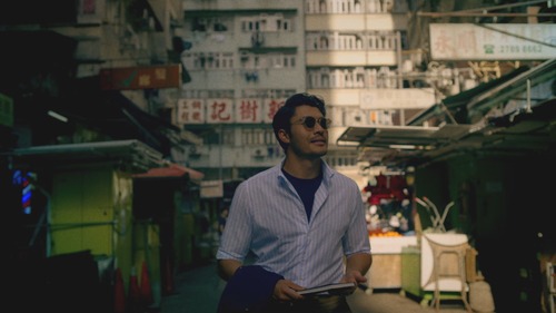 24 hours to experience the sweet, savoury and spicy sides of Hong Kong 😎? Join “Crazy Rich Asians” star Henry Golding as he roams around to discover some of the city’s hidden gems and, in the process, find time to get a smart hair cut at a traditional barber shop, mark his presence for the gods and seek blessings for the child he’s expecting at an ancient temple, dine like a duke at a storied establishment and wind up his day soaking up some sultry nightlife.  Courtesy of Hong Kong Tourism Board Discover Hong Kong    #hongkong #brandhongkong #asiasworldcity #cosmopolitanhk #hellohongkong #HenryGolding