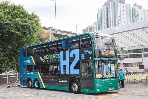 🌱World's first tri-axle hydrogen double decker bus launched in Hong Kong! The new-energy driven bus together with a refuelling station were introduced by Citybus, one of the city's public transport companies on Nov 30, a milestone for the city's sustainable transport development. Ready to hit the road next month (Jan 2024), the bus co-developed by Citybus and a mainland manufacturer, can carry up to 119 passengers with 79 seats and be refuelled in just 10 minutes for a 400km range.  💚  Photos:  城巴 Citybus   #hongkong #brandhongkong #asiasworldcity #greenhk #hydrogendoubledecker #hydrogenbus #CityBus #publictransport #MissionZero