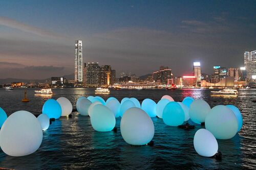 See Victoria Harbour like never before✨! A stunning large-scale art project "Art@Harbour 2024" (Mar 25 – Jun 2) is captivating visitors to Hong Kong's iconic harbourfront, bringing a new inspirational and sensory experience to the city. Among the 5 projects running on both sides of Victoria Harbour, the "teamLab: Continuous" presents hundreds of colourful luminous ovoids on land and sea🥚💫, offering a mesmerising kaleidoscope of colours and soothing soundscapes for an unforgettable experience. Have your camera ready for a perfect shot📸!   Learn more: https://www.museums.gov.hk/en/web/portal/artatharbour2024-teamlab-continuous-about-exhibition.html  康文＋＋＋ #hongkong #brandhongkong #asiasworldcity #artsandculture #megaevents #megaHK #ArtHarbour #teamLab