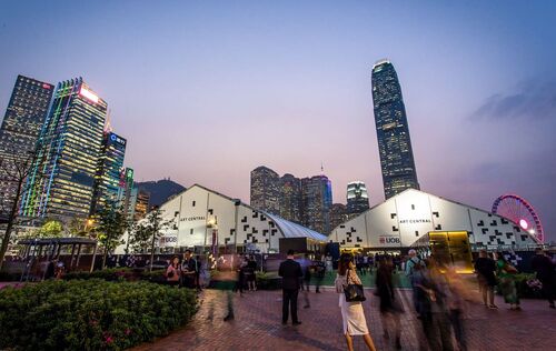 #ArtCentral 將回歸香港中環海濱活動空間（3月28日至31日）！把握機會體驗來自98個國際與本地頂尖畫廊的一系列名家作品，認識一眾當代藝術家，並參與多場於現場舉行的多元化藝術表演、講座和導賞活動。關注香港品牌，了解更多文化藝術資訊。  相片： Art Central   了解更多：https://artcentralhongkong.com/zh/home/  #香港 #香港品牌 #亞洲國際都會 #盛事之都 #盛事香港 #文化藝術 #藝術三月 #藝術展 #ArtCentral2024