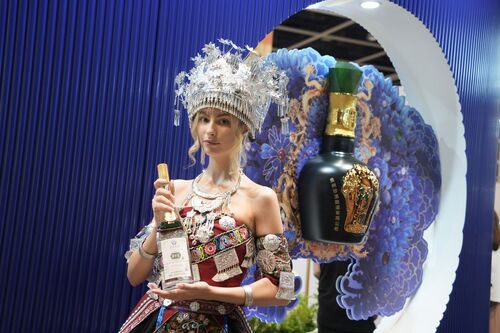 Champagne moment🥂! For the first time since the pandemic, Vinexpo Asia (May 28-30), one of the world's premier wine industry events, has returned to Hong Kong to uncork the latest business opportunities in the region, especially Mainland China. Gathering over 1,000 producers from 35 countries and regions, the event provides an estimated 10,000 visitors a chance to sample the latest t astes, trends and networking opportunities. Cheers!  #hongkong #brandhongkong #asiasworldcity #artsandculture #Vinexpo #wine