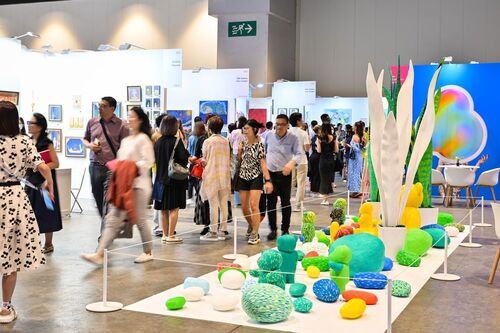 藝術迷機不可失🎨！Affordable Art Fair Hong Kong（5月16至19日）重臨香港會議展覽中心，今屆以「敢賞．敢藏」為主題，展出來自97間本地及國際畫廊數千件價格相宜的藝術品，全部定價均在港幣$10萬以下，為新手藏家提供好機會。不論你正在發掘藝壇新星作品或是開始建立收藏、計劃裝飾家居或尋找家庭日周末好去處，Affordable Art Fair也是絕佳場合，一起踏上藝術之旅🙌！ https://affordableartfair.com/fairs/hong-kong/  #香港 #香港品牌 #亞洲國際都會 #藝術與文化 #AffordableArtFair #盛事之都 #盛事香港