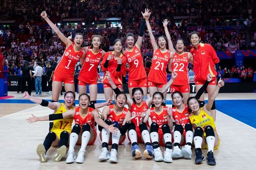 Congrats to China's women's volleyball team👏! China emerged undefeated at the Volleyball Nations League (VNL) Hong Kong 2024 (June 11 to 16) and also secured a spot at the 2024 Paris Olympics. China thrilled local fans by beating Poland 3-0 last night for their fourth straight win at the Hong Kong Coliseum. The VNL finals take place in Bangkok, Thailand, from June 20 to 23. Good luck to Team China! 🥳  Volleyball Nations League - HK 中國香港排球總會  #hongkong #brandhongkong #asiasworldcity #dynamichk #megaevents #megaHK