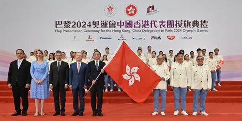 #巴黎奧運 最後倒數！巴黎2024奧運會（7月26日至8月11日）兩星期後開鑼，中國香港代表團授旗典禮昨日（7月9日）舉行。中國香港將派出35名運動員參加共34個比賽項目，當中超過一半運動員是首次出戰奧運。追蹤香港品牌 Brand Hong Kong 緊貼奧運消息，一同為運動員打氣🙌！  圖片2 - 4： SF&OC 港協暨奧委會  #香港 #香港品牌 #亞洲國際都會 #活力澎湃 #奧運 #巴黎2024奧運會