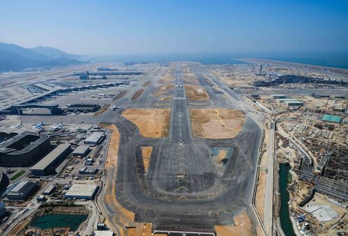 航空發展新里程✈️！Hong Kong International Airport 香港國際機場三跑道系統目標於今年11月28日啟用，屆時三條機場跑道將全面投入運作。機場擴建後，由2035年起將能夠處理每年1億2千萬人次旅客和1千萬公噸貨物，大大提升機場的客貨運功能，並進一步鞏固香港的國際航空樞紐地位。 https://www.hongkongairport.com/tc/media-centre/press-release/2024/pr_1757  #香港 #香港品牌 #亞洲國際都會 #香港國際機場 #交通 #物流 #三跑道系統