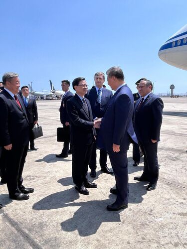 A journey to Peru! Chief Executive John Lee kicked off his Lima visit (Nov 13) by meeting the Minister of Energy and Mines of Peru, Romulo Mucho Mamani. The following day, Mr Lee greeted President Xi Jinping (Nov 14) at the airport in Lima ahead of the Asia-Pacific Economic Cooperation (APEC) Economic Leaders' Meeting. Mr Lee also visited a textile company in Peru and attended a dinner with Hong Kong, China's representative to the APEC Business Advisory Council to exchange views.  https://www.info.gov.hk/gia/general/202411/15/P2024111500221.htm  #hongkong #brandhongkong #asiasworldcity #APEC #Peru