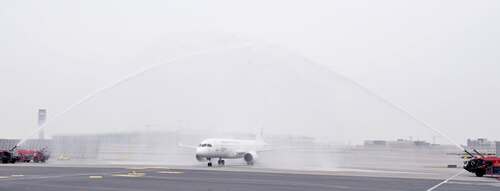 A flying start to 2025! China's first home-grown C919 passenger jet made its inaugural scheduled commercial flight outside the Mainland, touching down at Hong Kong International Airport on New Year's Day. The narrow-body C919, operated by China Eastern Airlines, took up a daily round-trip route between Hong Kong and Shanghai yesterday (Jan 1), marking the start of a new era in the nation's aviation history and further cementing Hong Kong's position as an international aviation hub connecting China with the world.  https://www.media-outreach.com/news/hong-kong/2025/01/02/353362/hong-kong-proudly-helping-to-take-chinas-aviation-innovation-to-new-heights/  #hongkong #brandhongkong #asiasworldcity #aircraft #C919 #HKIA 運輸及物流局