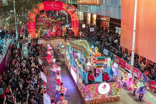 Get ready for a spectacular parade🎊! The Cathay International Chinese New Year Night Parade, themed "Unfold a Year of Good Fortune", will welcome the first day of the Year of the Snake in Tsim Sha Tsui (Jan 29), kicking off a slew of seasonal celebrations across Hong Kong. Featuring performers from around the world, the annual parade will present fabulous floats with distinctive Hong Kong flavours, reflecting the city's status as Asia's events capital. Check out this guide to Chinese New Year in Hong Kong and join the party! 🐍  https://www.discoverhongkong.com/eng/what-s-new/events/chinese-new-year.html   Photos 1, 3 - 5: Discover Hong Kong  #hongkong #brandhongkong #asiasworldcity #megaevents #megaHK #CNY