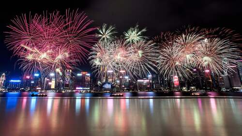 Hong Kong ushers in the #YearofTheSnake with a bang! A grand fireworks display lit up the sky over Victoria Harbour to celebrate the second day of the Chinese New Year (Jan 30). As a traditional highlight event of the festive season, thousands of people gathered along both sides of the harbour to watch the 23-minute display, starting with a thunderous opening sequence to signify the arrival of spring, and finishing with an electrifying "Dance of the Golden Snake" to bring good fortune in the year ahead. Brand Hong Kong wishes all our friends around the world a happy and prosperous Year of the Snake. Kung Hei Fat Choy! 🧧🎉🥂  #hongkong #brandhongkong #asiasworldcity #festivehk #megaevents #megaHK #fireworks #YearofTheSnake