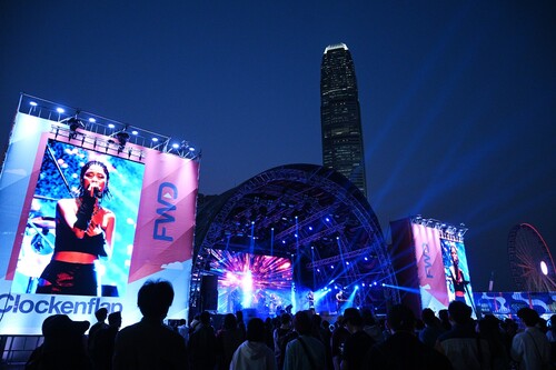CLOCKENFLAP GETS HK ROCKING AGAIN! 🎤🎉  A big hit! #Clockenflap (Mar 3-5), Hong Kong’s largest Music and Arts festival, returned to the Central Harbourfront after a four-year hiatus. With a star-studded line-up of local and international acts, the Festival sold out soon after tickets went on sale.  Performing groups: UK rock icons Arctic Monkeys @arcticmonkeys, Swedish indie-pop superstars The Cardigans @thecardigansofficial, US hip-hop legends Wu-Tang Clan @wutangclan, British rockers Bombay Bicycle Club @bombayinsta, acclaimed US singer-songwriter Sasha Alex Sloan @sadgirlsloan, British alt-rock genre-hoppers Black Country, New Road @blackcountrynewroad, Japanese dance-pop dynamos CHAI @chaiofficialjpn and local Canto-rock heroes KOLOR @kolor_official were among more than 100 acts at this year’s festival.   Stay tuned for the next edition scheduled for Dec 1-3 this year: www.clockenflap.com  Clockenflap 再次撼動香江🎤🎉  熱爆！Clockenflap這個香港最大型的音樂及藝術節，闊別四年重臨中環海濱(3月3至5日) 。陣容星光熠熠，無怪乎入場券一開賣旋即售罄。  表演隊伍： 英國搖滾大團Arctic Monkeys 、瑞典indie-pop樂團The Cardigans、美國Hip-Hop殿堂級傳奇Wu-Tang Clan、英倫indie-rock 樂隊 Bombay Bicycle Club、美國唱作女聲 Sasha Alex Sloan、英國alt-rock 組合Black Country, New Road、日本dance-pop女子組 CHAI及Canto-rock本地薑KOLOR等共100多個表演單位。  主辦單位已公布下屆音樂節會在今年12月1-3日舉行，了解更多：www.clockenflap.com  #hongkong #brandhongkong #asiasworldcity #artsandculture #Clockenflap #香港 #香港品牌 #亞洲國際都會 #文化藝術