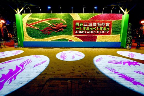 BLOOMING BLISS 🌸📸 #BrandHK ’s flower wall takes on a new glow after dark.  繡麗盛放樂滿載 🌸📸 入夜後，#香港品牌 花牆亮燈，呈現另一番美景。  📍 #FlowerShow #香港花卉展覽  #hongkong #brandhongkong #asiasworldcity #LCSD #VictoriaPark #香港 #香港品牌 #亞洲國際都會 #花展 #維多利亞公園