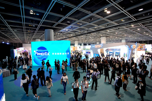 3 WORLD CLASS TECH FAIRS SHINE IN HK 💡  Where to find the latest smart city solutions? Look no further than Hong Kong Convention and Exhibition Centre, which is hosting a superb I&T gala comprising a trio of tech-related fairs (physical expos till Apr 15). Themed “Connecting the World with Innovations for Better Living”, the inaugural #InnoEX together with the annual #HongKongElectronicsFair and #HongKongInternationalLightingFair gather nearly 3,000 exhibitors from 20 countries and regions to share insights and achievements in smart city development. The #SmartHongKongPavilion at InnoEX presents over 100 tech solutions for better living!  三大頂級科技展覽　創新方案薈萃 💡  歡迎前往 #香港會議展覽中心，參觀由三大科技展覽組成的創科盛會（實體展期至4月15日），了解推動智慧城市發展的最新創科方案。是次科技展以「智慧生活  聯繫世界」為主題，包含首屆「#香港國際創科展」、「#香港春季電子產品展」和「#香港國際春季燈飾展」，共吸引接近3,000家來自20個國家和地區的展商參與，探討科技議題及發展 #智慧城市 的成果。「香港國際創科展」更設有 #智慧香港 展館，展出過百項便利生活的科技方案，不容錯過！  @hktdclifestyle 📸 HKTDC Exhibition Channel 香港貿發局展覽頻道  #hongkong #brandhongkong #asiasworldcity #innovative #tradefair #香港 #香港品牌 #亞洲國際都會 #勇於創新 #科技展覽