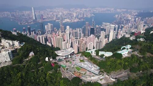 3 WAYS TO ENJOY THE PEAK 太平山頂三大攻略  When exploring Hong Kong's famous Victoria Peak, the journey is just as exciting as the destination! You can reach the highest point of Hong Kong Island by tram or on foot to enjoy the history, ecology and culture of the area. At your destination, unrivalled views of the city and traditional Hong Kong hospitality awaits. Here are some top tips for your next trip to Hong Kong:  無論你喜歡打卡、古蹟生態還是文化遊，太平山頂都是不二之選！你可以乘坐山頂纜車，或步行登上香港島的最高山峰，欣賞迷人的維港天際線，俯瞰繁華都會。立即啟程前往香港，感受我們親切的待客之道，體驗以下三條登山路線：  🚃An Instagrammable tour with the Peak Tram  Embark on the 6th generation Peak Tram and take in Victoria Harbour’s panoramic view. 纜車打卡遊 乘坐第六代山頂纜車，欣賞維港全景。 🌳Lung Fung Shan Heritage and Eco Tour  A great hiking trail to reach The Peak is the Lung Fu Shan trail. The site is easy to get to, beautiful, and famous for bird watching. You’ll also get to see some fascinating heritage sites. 龍虎山古蹟生態遊  去山頂前先登上蒼翠秀麗的龍虎山，路途平坦易行，不僅可以觀鳥，更能遊覽古蹟。 🏡Pokfulam Village Cultural Tour  Before walking up to The Peak from the Pok Fu Lam Reservoir, you can visit Pokfulam Farm and take part in stencil painting workshops!  薄扶林村文化遊  經薄扶林水塘上山頂之前，可以參觀薄鳧林牧場，並體驗拓印。  Courtesy of Hong Kong Tourism Board 影片：香港旅遊發展局 @discoverhongkong  #hongkong #brandhongkong #asiasworldcity #greatoutdoor #discoverhongkong #ThePeak #香港 #香港品牌 #亞洲國際都會 #香港好去處 #太平山 #山頂