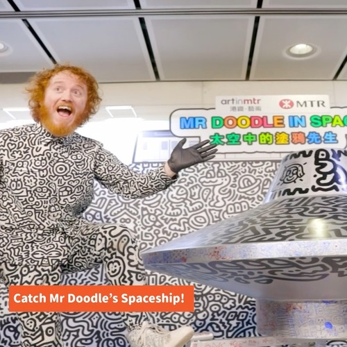 Scribbling time🖌️! British artist Sam Cox, a.k.a. @MrDoodle, in doodle-covered clothing has recently given a live performance of covering a spaceship model with his signature graffiti at @MTRHK Hong Kong Station (Nov 19). Created to bring universal joy, the artwork of the space-themed exhibition will be donated to charitable causes for local children.  “Mr Doodle in Space” Exhibition at Living Art Stage, Hong Kong Station 📅 Until 3 December 2023 📍 The Central Subway of MTR Hong Kong Station (paid area near Entrance/Exit C of Hong Kong Station)  【喚發童心🖌️】作品為人帶來歡樂、人稱「#塗鴉先生」(Mr Doodle) 的英國藝術家 Sam Cox，周日 (11月19日) 驚喜現身港鐵香港站，在一眾粉絲面前為其太空船展覽即席塗鴉。有關作品將贈予本地慈善團體，支持兒童追尋夢想。  「太空中的塗鴉先生」香港站港鐵藝術舞臺展覽 📅 即日至2023年12月3日 📍 港鐵香港站中環行人隧道(已付車費區域近香港站C 出入口)  #香港 #香港品牌 #亞洲國際都會 #文化藝術 #塗鴉先生 #hongkong #brandhongkong #asiasworldcity #artsandculture #SamCox #MrDoodle #MTR #MrDoodleinSpace