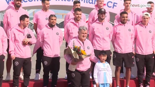 Get ready for “pink fever”, with the arrival of superstar footballers from @intermiamicf in Hong Kong today (Feb 2). ⚽🔥  Video: @newsgovhk   #hongkong #brandhongkong #asiasworldcity #MegaEvents #MegaHK #LionelMessi @leomessi #JordiAlba #SergioBusquets #tatlerxintermiamicf @tatlerhongkong @tatlerasia @hkfa_official @cstbhk @hongkongairport