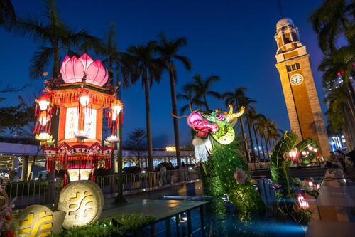 Greet the dancing dragon to ring in the new year🐉! The Lunar New Year Lantern Display is on Hong Kong Cultural Centre Piazza in Tsim Sha Tsui, Kowloon (till Feb 25). The centerpiece is a giant paper-crafted green dragon, symbolising the vitality of spring. Enjoy the festive scene and look ahead to a prosperous Year of the Dragon! 🎉  花燈「龍」重登場🐉！春節綵燈展《龍躍花燈．喜迎新歲》在尖沙咀香港文化中心露天廣場展出至2月25日，代表春天生機的青龍在宮燈和年花之間穿梭起舞，寄寓欣欣向榮。齊來感受節慶氣氛，迎接豐盛龍年！ 🎉  @lcsdplusss  #hongkong #brandhongkong #asiasworldcity #festivehk #CNY #ChineseNewYear #YearofTheDragon #lantern #香港 #香港品牌 #亞洲國際都會 #節慶 #農曆新年 #龍年2024 #綵燈