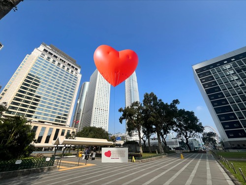 Love is in the air💞 #ChubbyHearts are popping up all over Hong Kong, with the first locations to enjoy this Valentine's Day-themed exhibition being Central, Mong Kok, Tai Po and Kennedy Town with more locations added each day. Stay tuned with @hkdesigncentre for more romantic surprises❣️  Chubby Hearts Centre Piece ▫️Date: February 14 to 24, 2024 ▫️Location: Statue Square Gardens in Central  Pop-up Chubby Hearts ▫️Date: February 14 to 24, 2024 ▫️Locations: Flower Market in Mong Kok, the Lam Tsuen Wishing Square in Tai Po, the Belcher Bay Promenade in Kennedy Town and many more (details will be announced every morning on Hong Kong Design Centre’s website)  🔎Details: https://www.hkdesigncentre.org/en/events/entry/chubby-hearts-hong-kong/ 🔎Learn more about Hong Kong's mega events: https://www.brandhk.gov.hk/en/mega-events/mega-events  Courtesy of Hong Kong Design Centre @anyahindmarch @discoverhongkong   齊來捕捉浪漫驚喜❣️ #Chubbyhearts 飄浮紅心即將在香港多個地點登場，包括中環、旺角、大埔及堅尼地城，更多展出地點將於 @DesignCentreHK 網頁公布，請密切留意。  🔎詳情：https://www.hkdesigncentre.org/zh-cht/events/entry/chubby-hearts-hong-kong/ 🔎了解更多香港盛事：https://www.brandhk.gov.hk/zh-hk/盛事之都/盛事之都  巨型飄浮紅心 ▫️日期：2024年2月14至24日 ▫️地點：中環皇后像廣場花園  「快閃」飄浮紅心 ▫️日期：2024年2月14至24日 ▫️地點：旺角花墟、大埔林村許願廣場、堅尼地城卑路乍街海濱等（每日早上於香港設計中心網站上公布詳情）  圖片：香港設計中心  #hongkong #brandhongkong #asiasworldcity #megaevents #megaHK #CHUBBYheartsHK #CHUBBYhearts #HongKongDesignCentre #HKDC #MegaACEFund #香港 #香港品牌 #亞洲國際都會 #盛事之都 #盛事香港 #CHUBBYheartsHK #CHUBBYhearts #香港設計中心 #文化藝術盛事基金