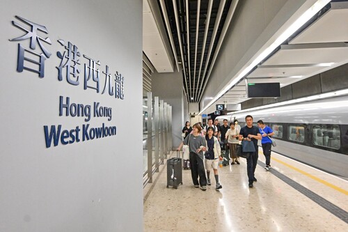 New milestone for cross-boundary travel! Starting Jul 10, a new travel permit will enable non-Chinese Hong Kong permanent residents to visit the Mainland for up to 90 days (for each visit), without having to apply for a separate visa. The card-type document (Mainland Travel Permits for Hong Kong and Macao Residents (non-Chinese Citizens)), is valid for five years and not limited to nationality or industry, facilitating easier cross-boundary travel for business, tourism and family visits, etc. Learn more:  跨境出行新里程！由7月10日起，非中國籍香港永久性居民可申請一張卡式證件前往內地（每次不超過90天），無須另行申請往內地的簽證。此卡式證件（《港澳居民來往內地通行證（非中國籍）》）有效期為五年，措施不限國籍和行業，以利便相關人士前往內地洽談商務、旅遊和探親等。了解更多：  #hongkong #brandhongkong #asiasworldcity #travel #Mainland #香港 #香港品牌 #亞洲國際都會 #跨境出行