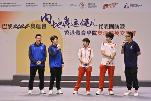 Winning smiles🥳! Local sports enthusiasts enjoyed the thrill of meeting their sporting idols today (Aug 30) as members of China’s national team from the #ParisOlympics went out to greet fans and fellow athletes at various venues across Hong Kong during the second day of the Mainland Olympians’ visit to the city, in celebration of their achievements at the 2024 Summer Games. Take a look:  分享喜悅🥳！#巴黎奧運 內地奧運健兒代表團今日（8月30日）繼續訪港行程，他們分別到訪多間學校出席活動，與香港精英運動員互動交流，並向中小學生分享得獎喜悅及寶貴經驗，共度歡樂時光。  #hongkong #brandhongkong #asiasworldcity #MainlandOlympians #MainlandOlympiansGalaShow #athletes #香港 #香港品牌 #亞洲國際都會 #國家隊 #奧運健兒大匯演 #運動員