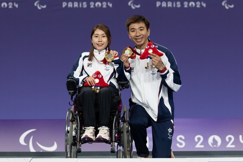 Golden moment🥇! Congrats to Ho Yuen-kei on clinching the gold medal in the boccia women's individual BC3 final, giving Team Hong Kong, China its fifth medal at the #ParisParalympicGames.  勇奪金牌🥇！恭喜硬地滾球運動員何宛淇於女子BC3級個人賽奪金，為中國香港隊於今屆 #巴黎殘奧會 摘下第5面獎牌。   Courtesy of China Hong Kong Paralympic Committee 圖片由中國香港殘疾人奧委會提供 @hkparalympiccommittee   #hongkong #brandhongkong #asiasworldcity #paralympics #ParisParalympicGames #goldmedal #香港 #香港品牌 #亞洲國際都會 #殘疾人奧運會 #巴黎殘奧會 #金牌