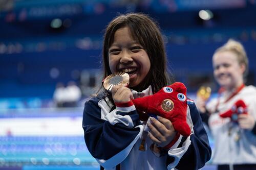 Congratulations to Ng Cheuk-yan on winning the Paralympic bronze medal in the women's 100m breaststroke SB6 final. 🥉It’s Hong Kong, China’s second medal at the #ParisParalympicGames. Team Hong Kong, China will be aiming for medals in various events later today. Good luck!  恭喜游泳運動員吳卓恩在女子SB6級100米蛙泳賽事勇奪銅牌🥉，為中國香港隊奪得今屆#巴黎殘奧會 第2面奬牌。今日稍後中國香港隊將在多個賽事衝撃獎牌，祝運動員再創佳績！  Courtesy of China Hong Kong Paralympic Committee 圖片由中國香港殘疾人奧委會提供 @hkparalympiccommittee   #hongkong #brandhongkong #asiasworldcity #paralympics #ParisParalympicGames #bronzemedal #香港 #香港品牌 #亞洲國際都會 #殘疾人奧運會 #巴黎殘奧會 #銅牌