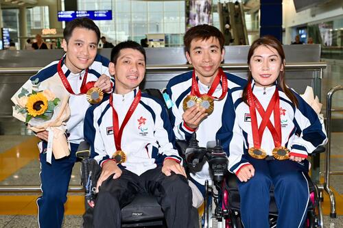 Welcome home! The Hong Kong, China #BocciaTeam arrived at Hong Kong International Airport from the #ParisParalympicGames this morning (Sep 7). The history-making team returned with 3 gold and 2 silver medals, topping the boccia Paralympic medals table. Well done to all our amazing athletes!  凱旋而歸！中國香港 #硬地滾球隊 今早（9月7日）從#巴黎殘奧會 返抵香港國際機場，今屆該隊共取得3金2銀的歷史佳績，更位列單項獎牌榜首位。恭喜各位運動員🤩🤩  #hongkong #brandhongkong #asiasworldcity #paralympics #ParisParalympicGames #boccia #香港 #香港品牌 #亞洲國際都會 #殘疾人奧運會 #巴黎殘奧會 #硬地滾球