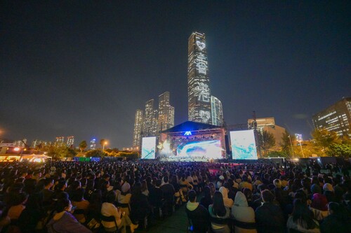 The HKGNA Music Festival 2024 “Musical Inspirations!” concluded with over 16,000 participants, bringing more than 280 musicians and artists from Classical, Canto-pop, and K-pop streams as well as local young talents for a music extravaganza. The finale concert featuring Canto-pop superstar Hins Cheung with The Hong Kong Children’s Choir & The Hong Kong Youth Orchestra ensured the concert ended on a rousing note on Nov 30, showing the sensational blend of current and future stars on the same stage.  HKGNA音樂節2024「音樂無界 啟發無盡！」圓滿舉行，這場音樂盛宴吸引逾16,000參加者，雲集超過280位來自不同領域的音樂人和藝術家，包括古典音樂、粵語流行曲和韓流音樂以及本地新晉音樂人。本地著名歌手張敬軒聯同香港兒童合唱團團員、香港青年樂團的閉幕演出（11月30日），結合當今及明日之星同台獻藝，精彩絕倫。  📷: @hkgenerationnextarts   #hongkong #brandhongkong #asiasworldcity #artsandculture #musicfestival #香港 #香港品牌 #亞洲國際都會 #文化藝術 #音樂節 #香港新世代藝術音樂節