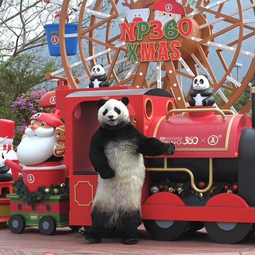 Panda day out! Our favourite panda sculptures and the PANDA GO! GUIDE arrived at #NgongPing360 today (Dec 14) to spend the weekend with fellow tourists and visitors! Come to Ngong Ping Village to ride on 5 panda-themed cable cars to enjoy the stunning views of Lantau Island and share happy moments with friends.  https://www.pandago-fest.com/en   大熊貓出行！一眾可愛大熊貓雕塑與大熊貓導遊「PANDA GO! GUIDE」今日（12月14日）登上 #昂坪360，與市民和遊客愉快過周末！歡迎前往昂坪市集尋找大熊貓雕塑的蹤跡，再乘搭5架熊貓主題纜車，在大嶼山的美景映襯下打卡留念，共享溫馨時光。 https://www.pandago-fest.com/  Photos /圖4-6: @arr.allrightsreserved @pandago_fest   #hongkong #brandhongkong #asiasworldcity #panda #PANDAGOFESTHK #megaevents #megaHK #香港 #香港品牌 #亞洲國際都會 #大熊貓 #PANDAGOFESTHK #盛事之都 #盛事香港 @np360hk