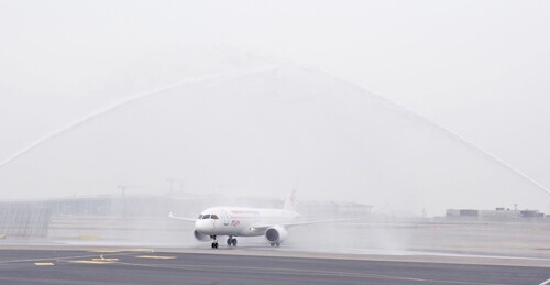 A flying start to 2025! China's first home-grown C919 passenger jet made its inaugural scheduled commercial flight outside the Mainland, touching down at Hong Kong International Airport on New Year's Day. The narrow-body C919, operated by China Eastern Airlines, took up a daily round-trip route between Hong Kong and Shanghai yesterday (Jan 1), marking the start of a new era in the nation's aviation history and further cementing Hong Kong's position as an international aviation hub connecting China with the world.  2025年，展翅啟航！國家自主研發C919客機定期往來上海虹橋國際機場與香港國際機場的商業航線於元旦日開通，香港為內地城市以外，C919首個設有定期航班的地點。昨日（1月1日），中國東方航空C919完成滬港即日來回航程，體現國家航空發展史開啟嶄新紀元，亦再次鞏固了香港作為國際航空樞紐、聯通內地和國際的重要地位。  #hongkong #brandhongkong #asiasworldcity #aircraft #C919 #HKIA #香港 #香港品牌 #亞洲國際都會 #飛機 #香港國際機場